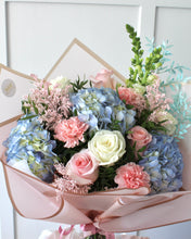 Load image into Gallery viewer, Bloom Royale bouquet large size close up