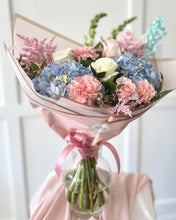Load image into Gallery viewer, Bloom Royale bouquet medium size