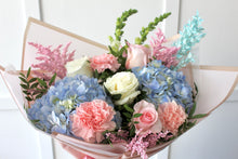 Load image into Gallery viewer, Bloom Royale bouquet medium size close up