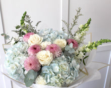 Load image into Gallery viewer, Blush and Breeze bouquet close up