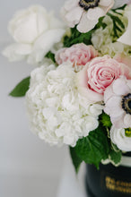 Load image into Gallery viewer, Place Vendôme Hat Box