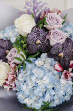 Load image into Gallery viewer, Amalfi Breeze Bouquet