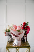 Load image into Gallery viewer, Petite Love Posy in White