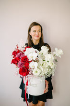 Load image into Gallery viewer, Yin-Yang Floral Hat Box