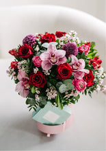 Load image into Gallery viewer, Hat Box with Macarons - Passion Red