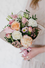 Load image into Gallery viewer, Signature Mini Bouquet