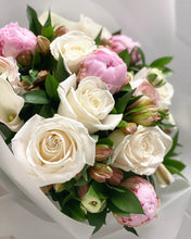 Load image into Gallery viewer, Flower Subscription Blossom Moments