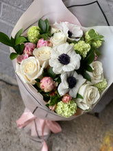 Load image into Gallery viewer, Florence Bouquet