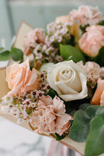 Load image into Gallery viewer, Cappuccino bouquet