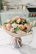 Load image into Gallery viewer, Cappuccino bouquet