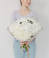 Load image into Gallery viewer, White Perfection Bouquet