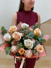 Load image into Gallery viewer, Cappuccino bouquet