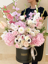 Load image into Gallery viewer, Opulent Elegance Large Hat Box