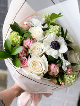 Load image into Gallery viewer, Florence Bouquet