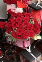 Load image into Gallery viewer, Extra Large Velvet Love Premium Hat Box