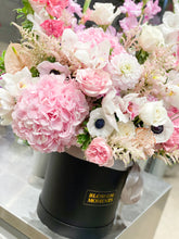 Load image into Gallery viewer, Opulent Elegance Large Hat Box