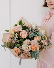 Load image into Gallery viewer, Cappuccino bouquet