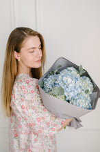 Load image into Gallery viewer, Blue Hydrangea Mono Bouquet