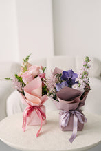 Load image into Gallery viewer, Petite Posy