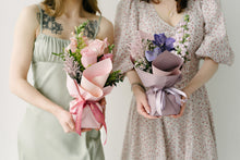 Load image into Gallery viewer, Petite Posy