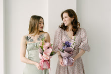 Load image into Gallery viewer, Petite Posy