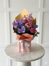 Load image into Gallery viewer, Vanda Petite Posy