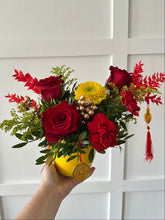 Load image into Gallery viewer, Lucky Bloom Fresh Floral  Arrangement
