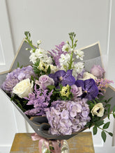 Load image into Gallery viewer, Fresh flowers bouquet in purple tones