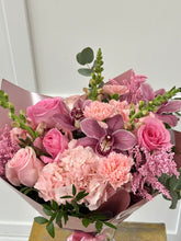 Load image into Gallery viewer, Pink Elegance Bouquet