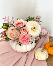 Load image into Gallery viewer, Pmpkin Bloom Arrangement White