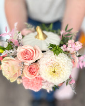 Load image into Gallery viewer, Pmpkin Bloom Arrangement White