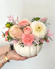 Load image into Gallery viewer, Pmpkin Bloom Arrangement White