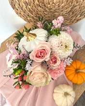 Load image into Gallery viewer, Pmpkin Bloom Arrangement White