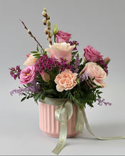Load image into Gallery viewer, Fresh flowers arrangement 