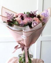 Load image into Gallery viewer, Violet Drem bouquet