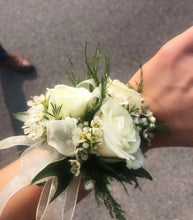 Load image into Gallery viewer, White flowers corsage