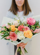 Load image into Gallery viewer, Sunny Smile Bouquet